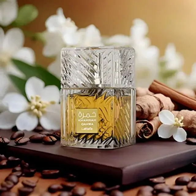 Frasco elegante do perfume Khamrah Lattafa Eau de Parfum com design sofisticado e tom dourado, refletindo luxo e sensualidade.