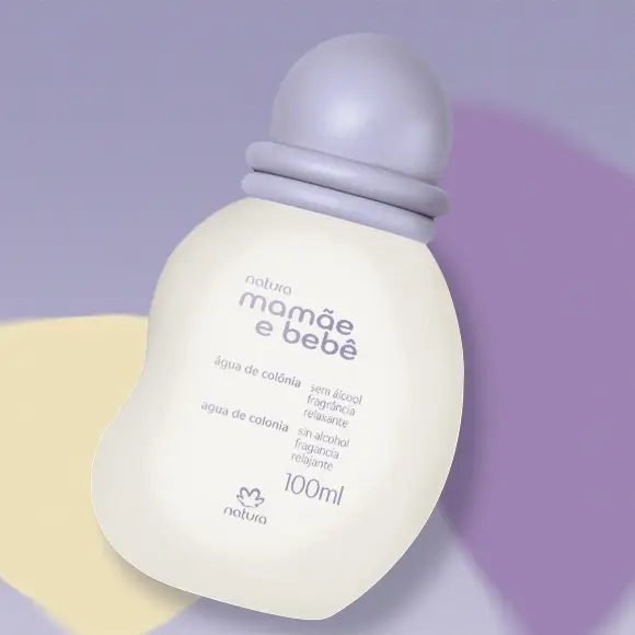 Colônia Natura Mamãe e Bebê Água Relaxante com notas de lavanda e camomila.
